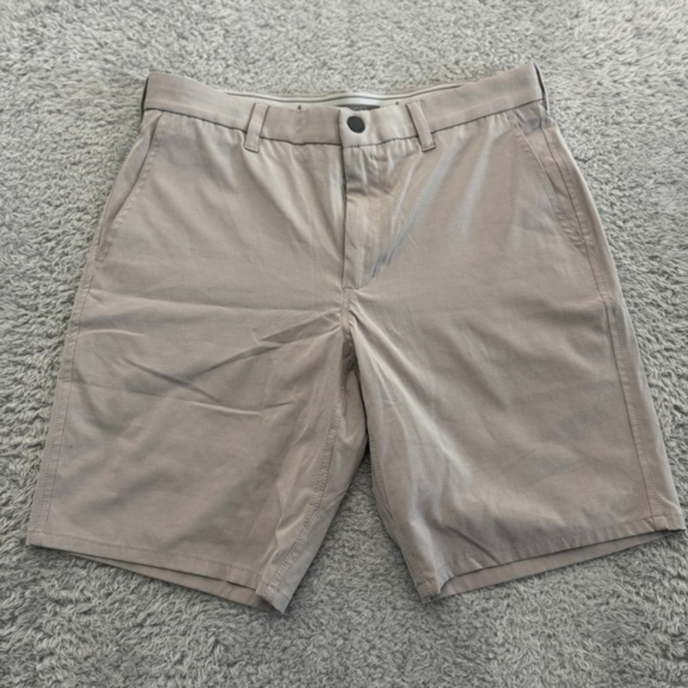 NWOT Johnnie-O Performance Mens 30 Golf Shorts Khaki Tan Stretch Flat Front